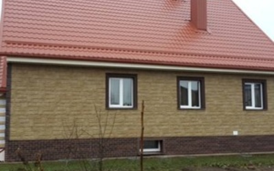 Отделка фасада панелями Альта-Профиль Гранит Уральский