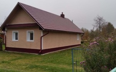 Монтаж сайдинга Блок Хаус Docke Wood Slide Рябина