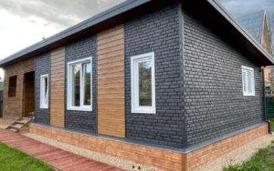 Монтаж сайдинга под кирпич Ю-пласт Stone House графитовый
