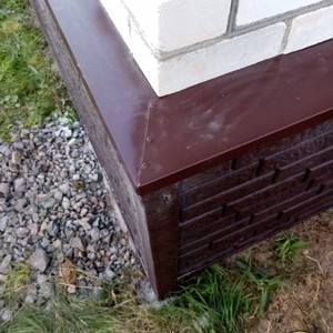 Монтаж цокольного сайдинга Ю-Пласт Stone House кирпич коричневый