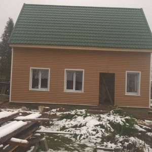 Отделка фасада панелями Блок Хаус (Blockhouse) Docke Карамель