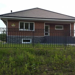 Монтаж цокольного сайдинга Альта Профиль бутовый камень Скандинавский и отделка фасада панелями Альта-Профиль Кирпич Бежевый комби