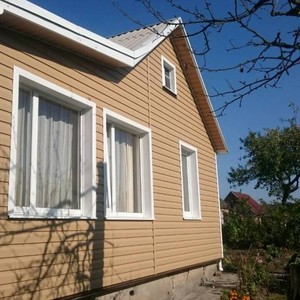 Отделка фасада 80 м2 сайдингом Блок Хаус (Blockhouse) Docke Карамель