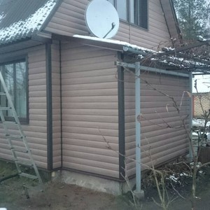 Отделка фасада сайдингом Блок Хаус (Blockhouse) Docke Wood-Slide Кедр