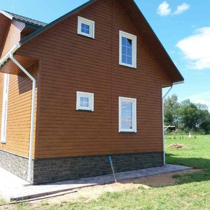 Отделка фасада сайдингом Vox Max 3 дуб золотой 140 м²