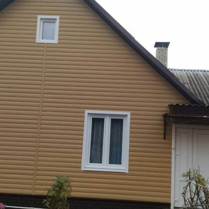 Отделка фасада 140 м2 сайдингом Блок Хаус (Blockhouse) Docke Карамель