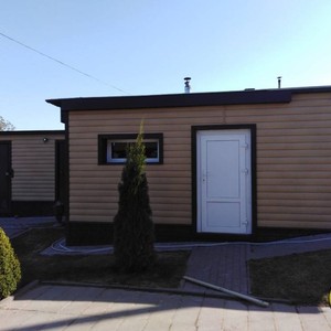 Монтаж цокольного сайдинга Ю-пласт Stone House Кирпич коричневый и отделка фасада панелями Блок Хаус (Blockhouse) GRAND LINE TUNDRA D4,8 - клен