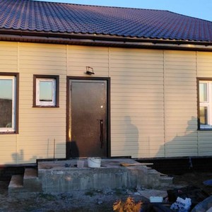 Отделка фасада панелями Корабельный Брус Альта-Профиль Золотистый