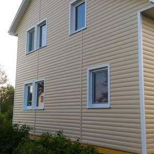 Отделка фасада 125м2 сайдингом Блок Хаус (Blockhouse) Docke Карамель