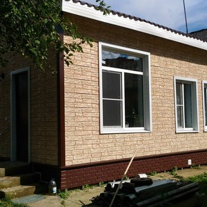 Отделка фасада панелями Крымский сланец жемчуг